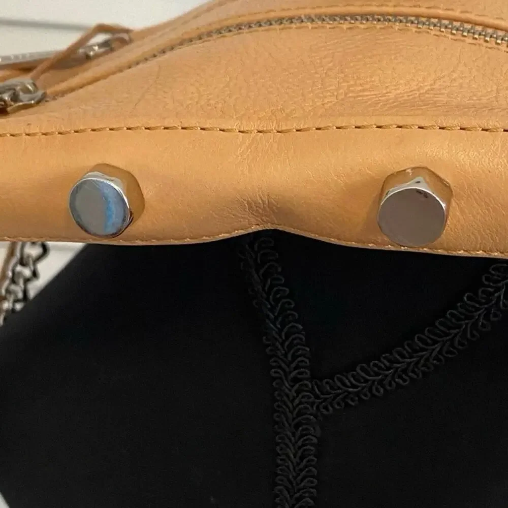 Rebecca Minkoff Chain link Tan Leather Shoulderbag triple zipper front Crossbody